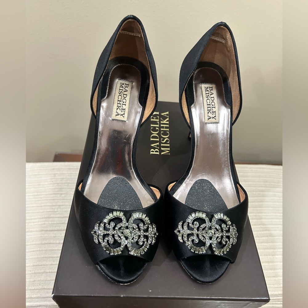 BADGLEY MISCHKA Salsa Black Satin Embellished Peep Toe d'Orsay Pumps. 9M
